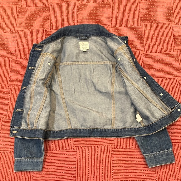 Large 10-12 years Blue Jean Jacket with butterfly motif on buttons - Picture 13 of 15